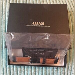 Abas
Alligator Apple Watch Band/ unisex 
New with a box 
Black